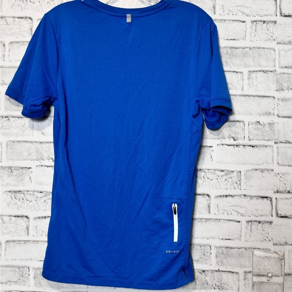 Nike Running Dri-FIT Mens Small Blue V-Neck Short Sleeve Shirt‎ Back Zip Pocket - Picture 2 of 10